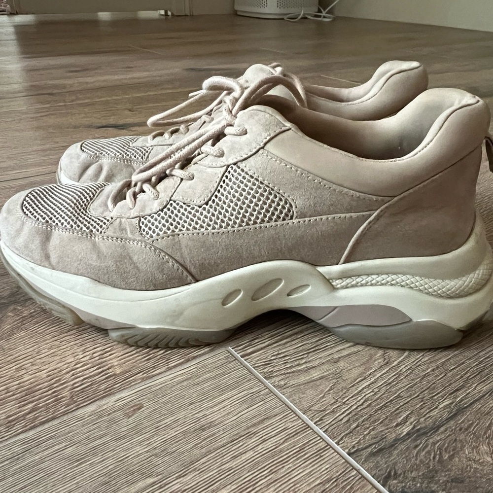 Steve Madden Sneakers - Women’s Size 9. Tan/Nude color. Good condition.